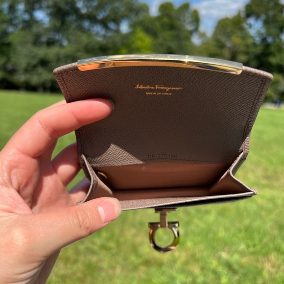 Ferragamo Gancini business card holder - Picture 3 of 10